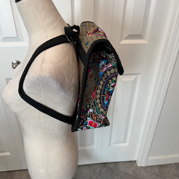 Embroidered back pack - Picture 4 of 9